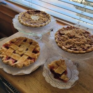 A table with four different pies on it.